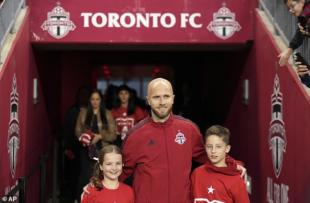USMNT legend Michael Bradley is given a guard of honor ahead of the final game of his career after Toronto FC legend announced his retirement