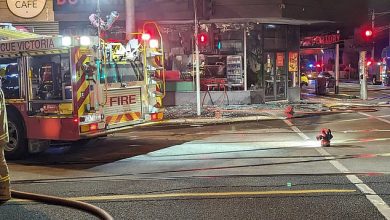 Caulfield, Melbourne: Tense scenes break out after pro-Palestine burger restaurant went up in flames in ‘suspicious’ circumstances