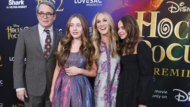Sarah Jessica Parker & Matthew Broderick Pose for Rare Family Selfie With All 3 Kids